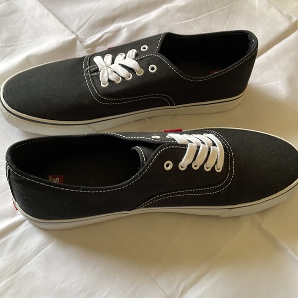 Levi’s men’s black canvas sneakers shoes size 13 BNWT - Picture 4 of 12